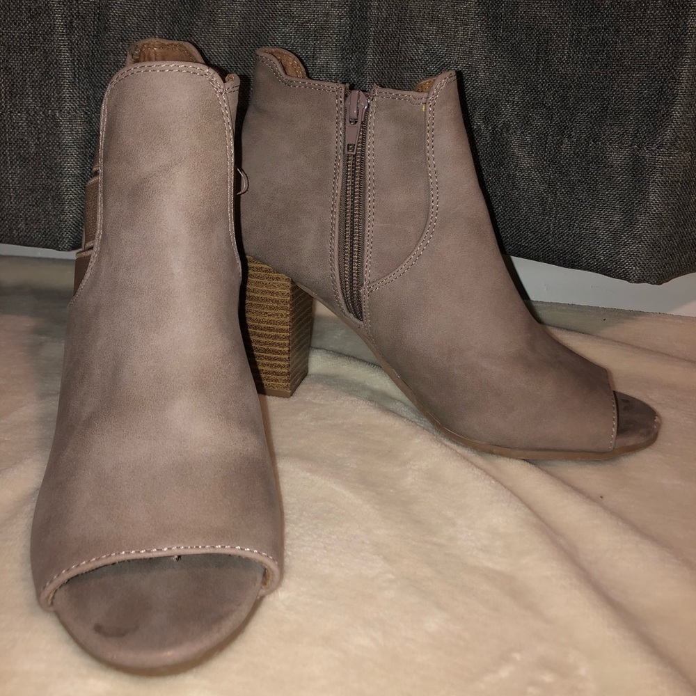 Charolette Rouse Heels - Picture 3 of 4